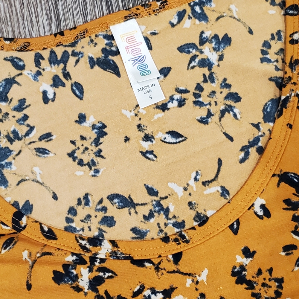 LuLaRoe Perfect T Small